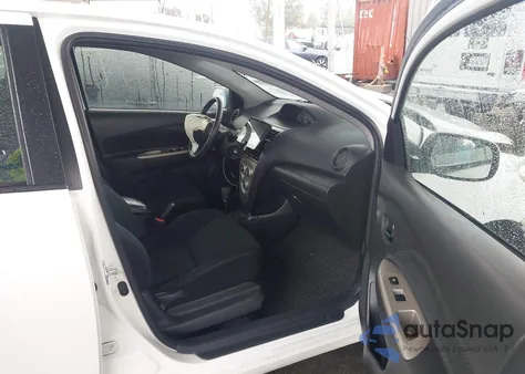 2011 Toyota Yaris z USA, uszkodzony, nr VIN JTDBT4K32B1403604